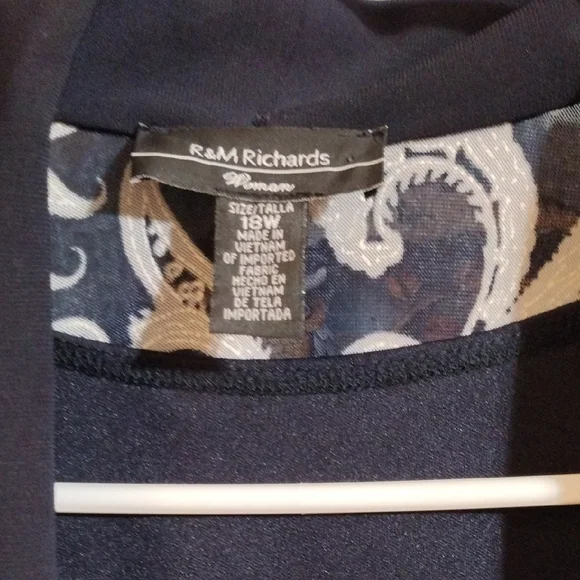 R&M Richards, Chic And Classic Black And White Paisley Blouse - Picture 3 of 7